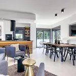 Design M Pula